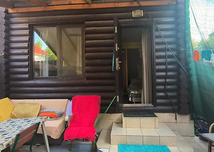 アパート сдам дом сруб посуточно у моря в совиньоне с верандой オデッサ